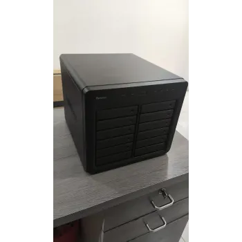 Synology DS2415+ NAS box Synology DS2415+ NAS box