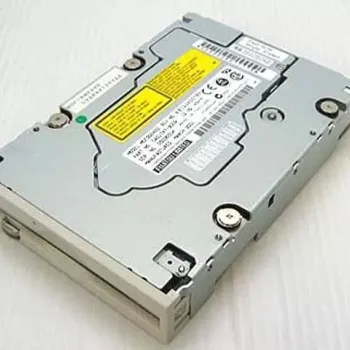 Fujitsu DynaMO Internal SCSI 640 mb Optical Drive MCE3064SS